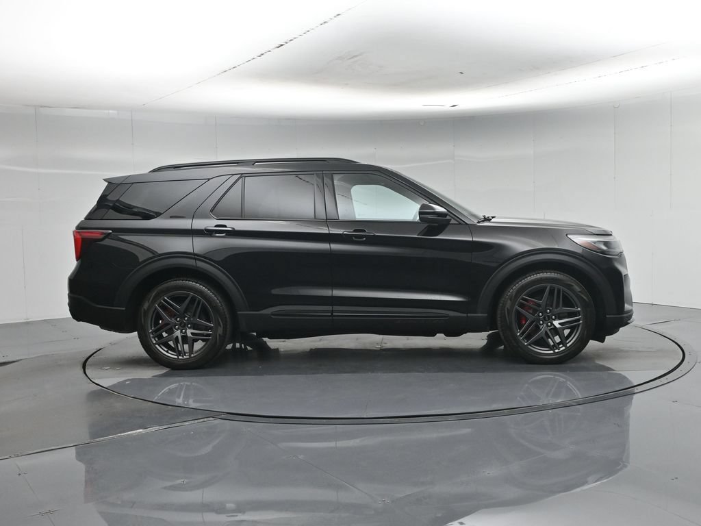 Used 2025 Ford Explorer ST RWD image 29