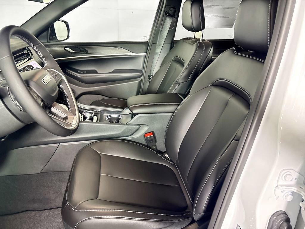 New 2025 Jeep Grand Cherokee Limited w/ MOPAR Finishing Package image 11