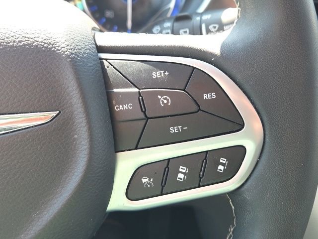 Used 2023 Chrysler Pacifica Touring-L image 42