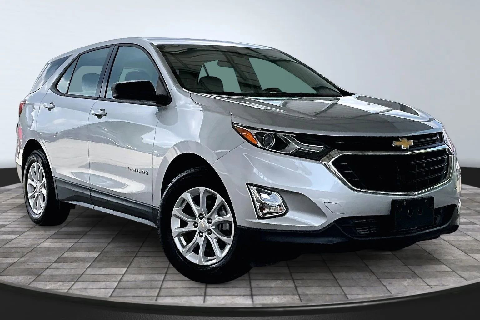 Used 2018 Chevrolet Equinox LS FWD image 3