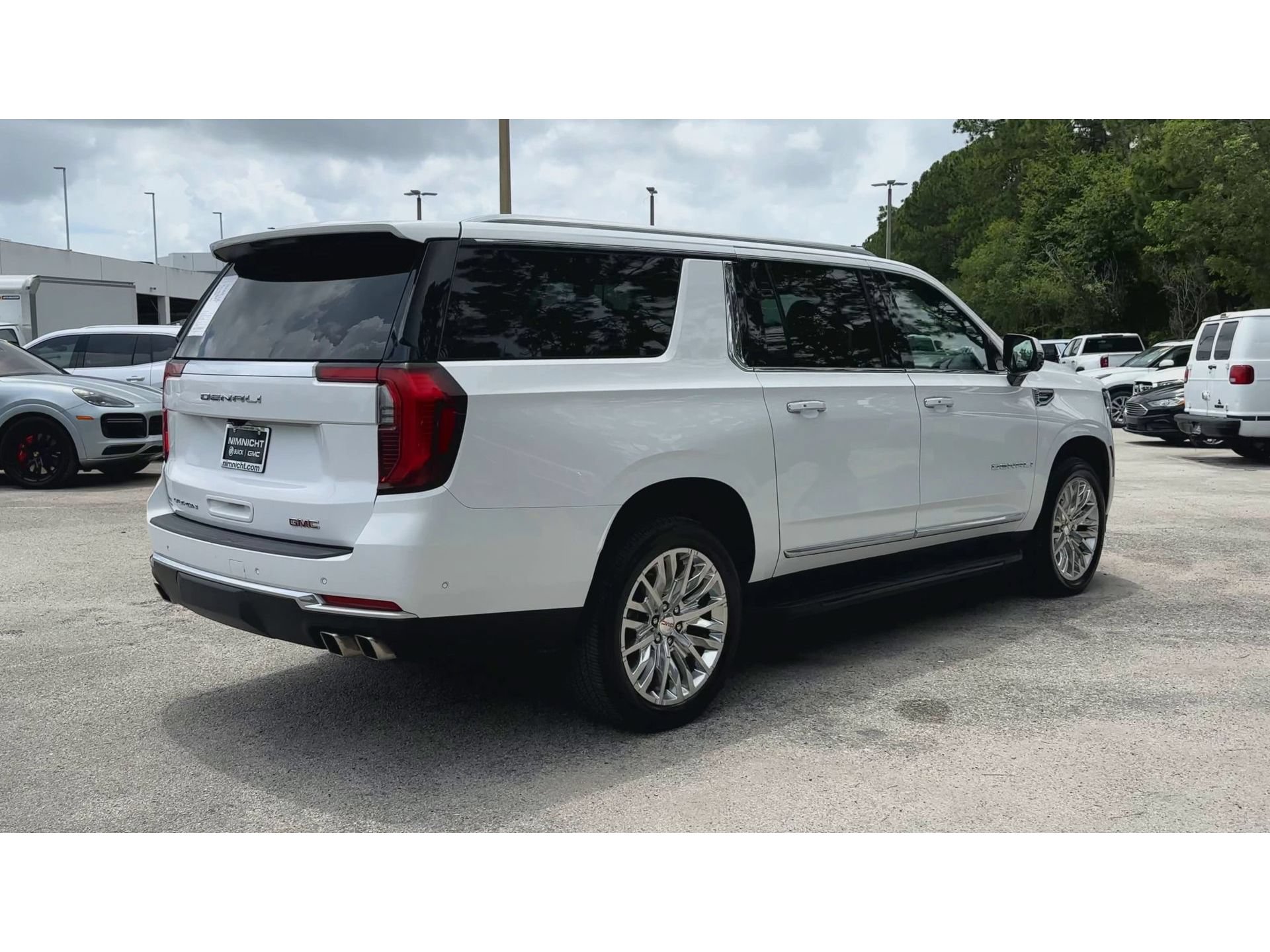 Certified 2025 GMC Yukon XL Denali AWD/4WD image 8