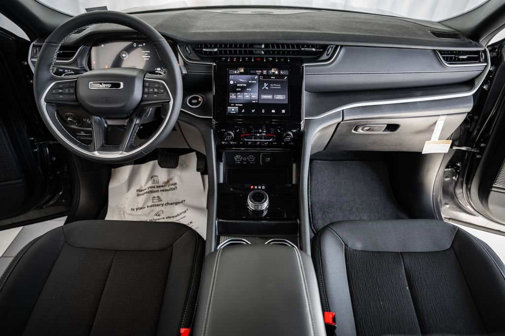 New 2025 Jeep Grand Cherokee Laredo X w/ Luxury Tech Group I image 19