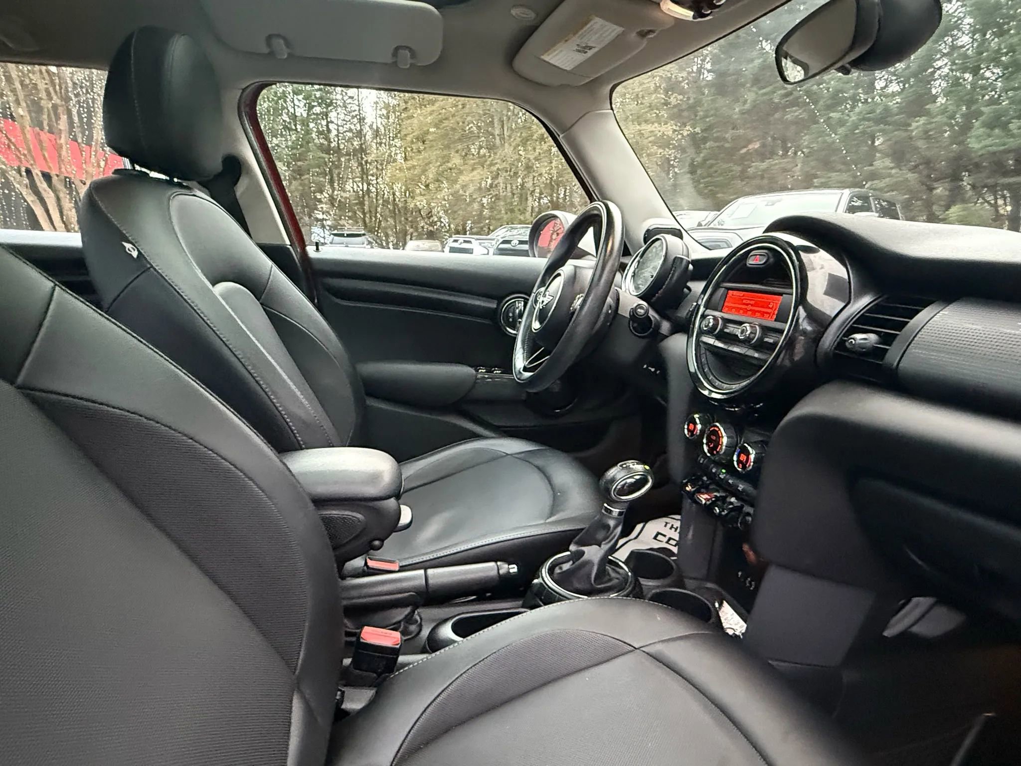 Used 2015 MINI Cooper 4-Door Hardtop image 26