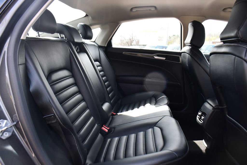 Used 2020 Ford Fusion SEL FWD image 18