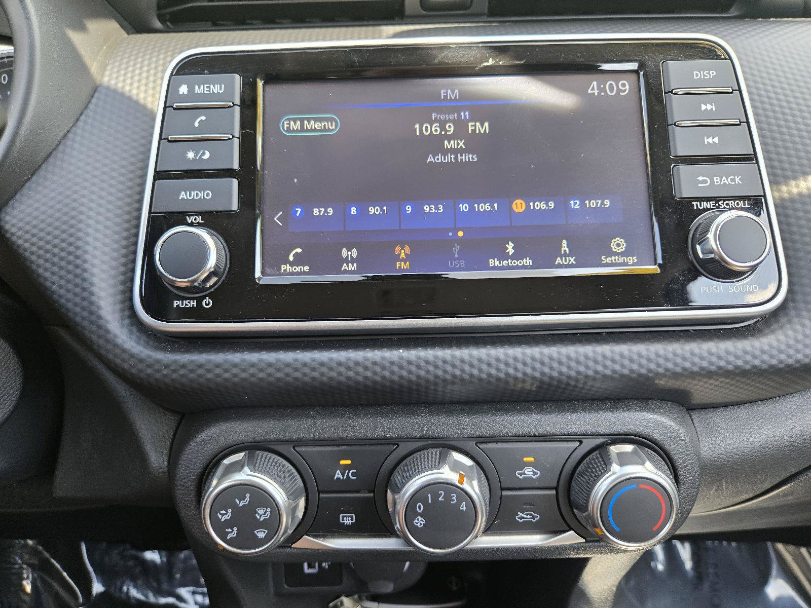 Used 2025 Nissan Kicks Play S FWD image 17