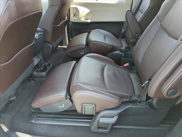Used 2021 Toyota Sienna Platinum image 18