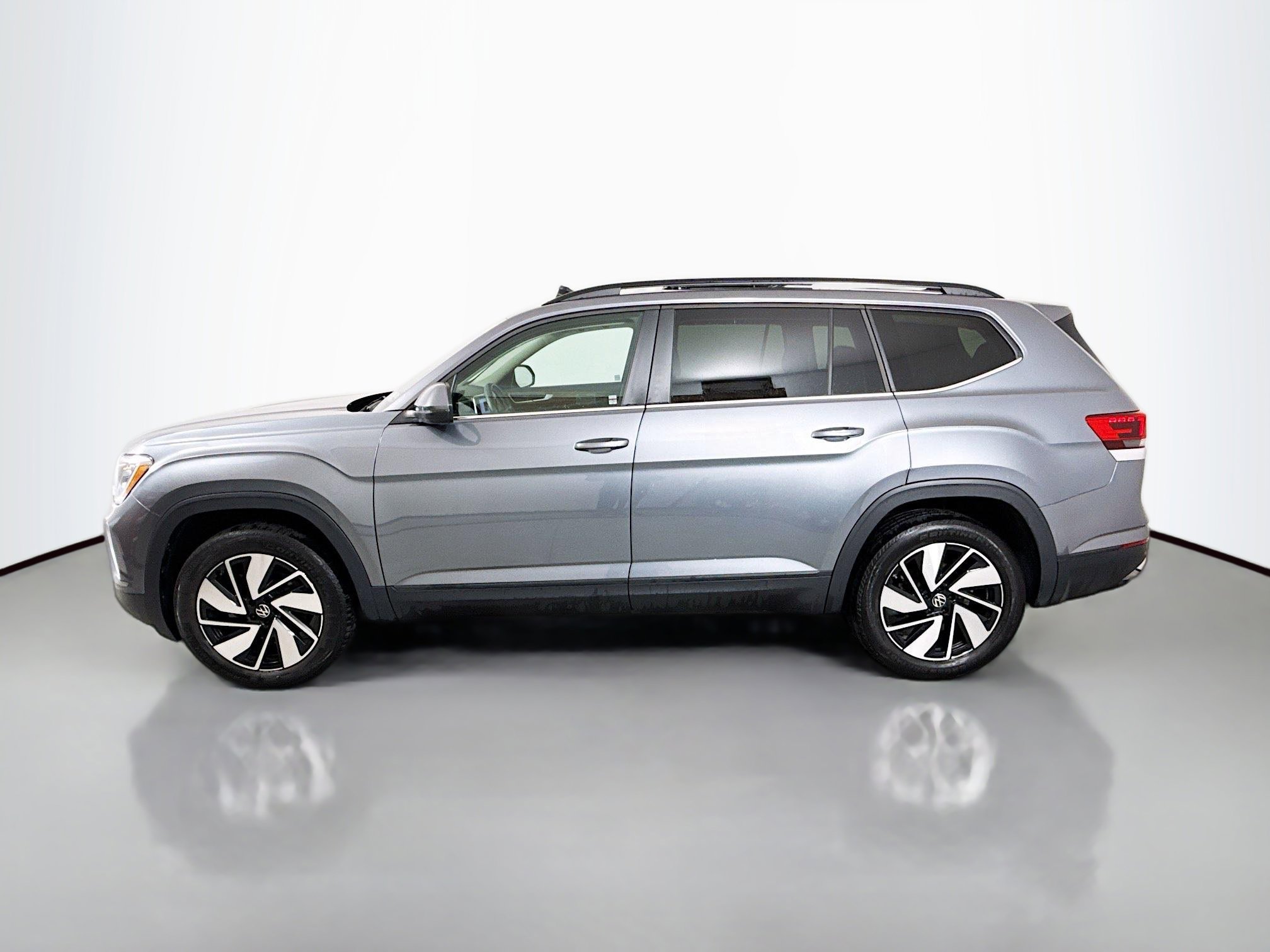 Used 2024 Volkswagen Atlas SE FWD image 4