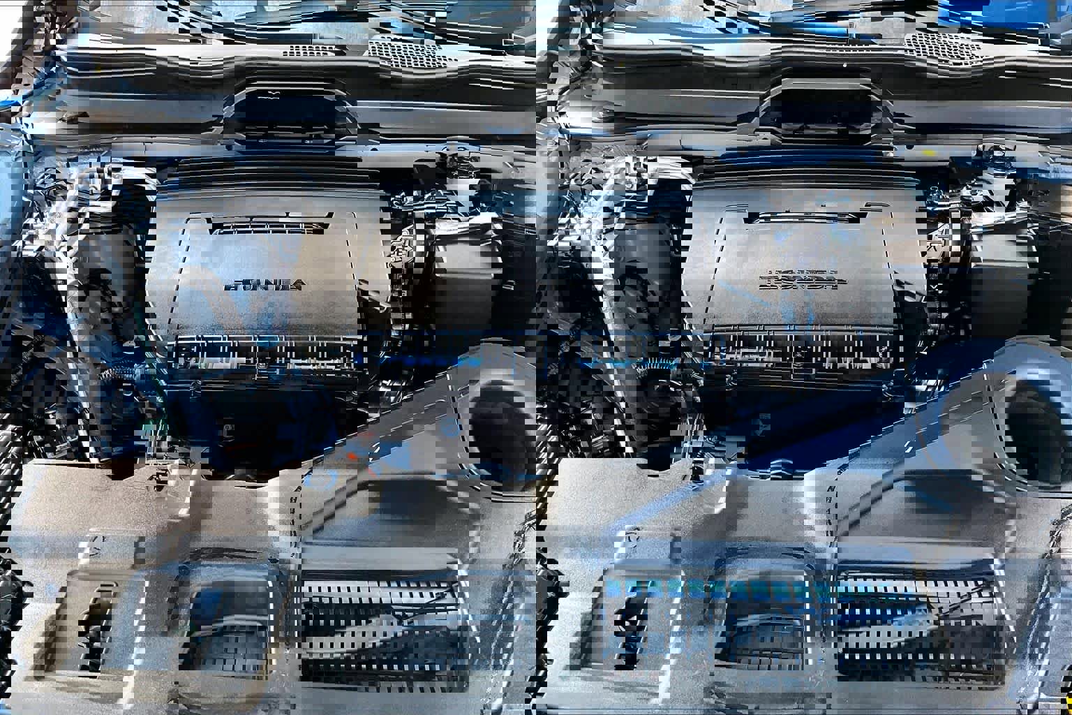 Used 2025 Honda Pilot TrailSport image 32