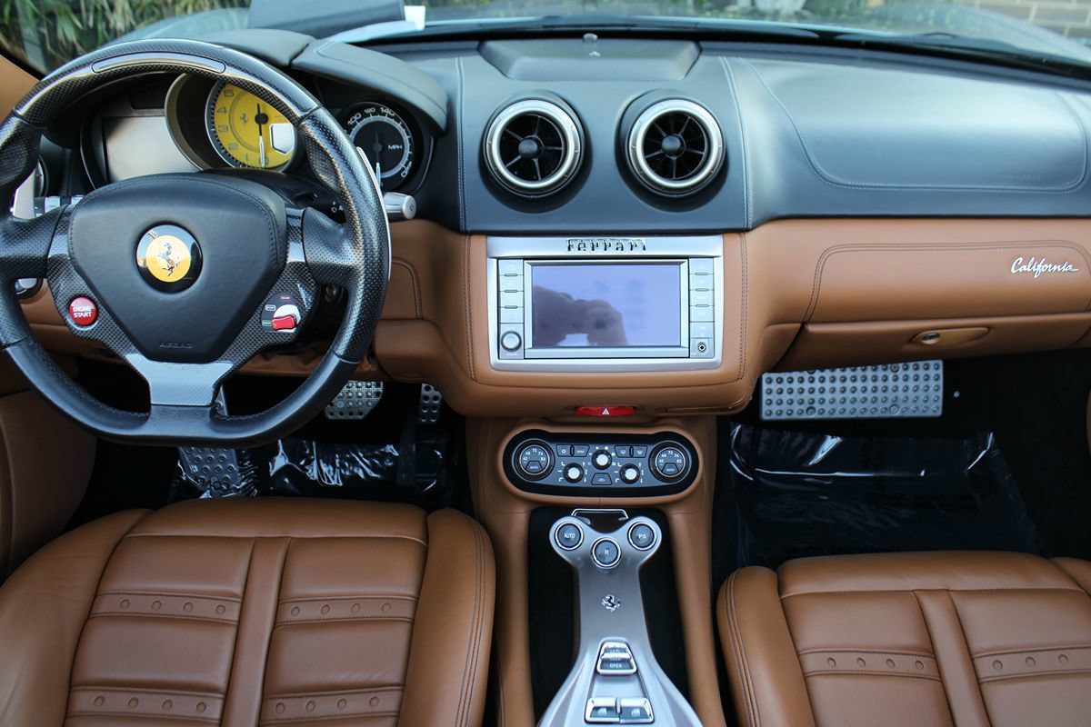 Used 2012 Ferrari California RWD image 15