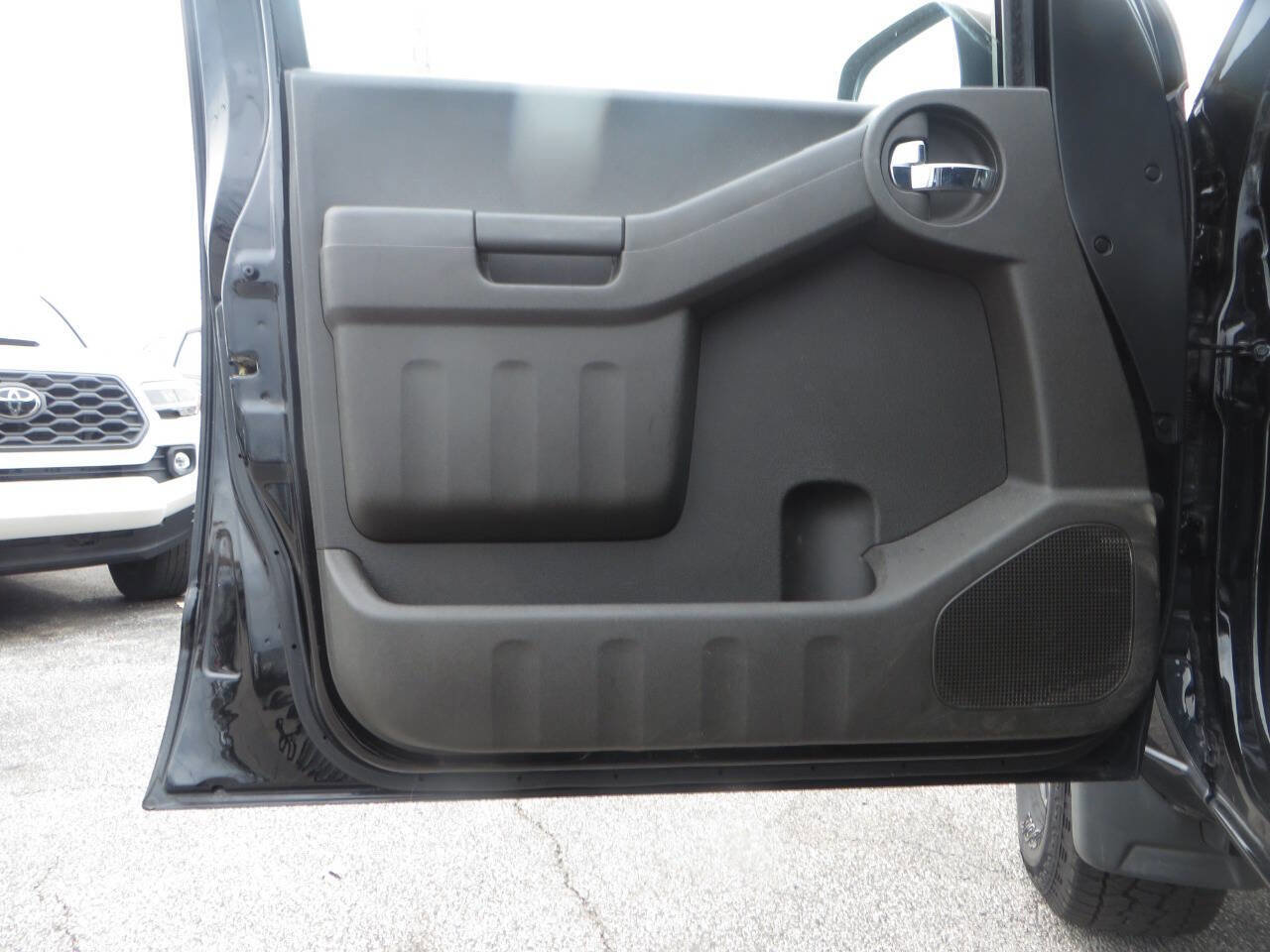 Used 2015 Nissan Xterra PRO-4X w/ Pro-4x Leather Package image 36