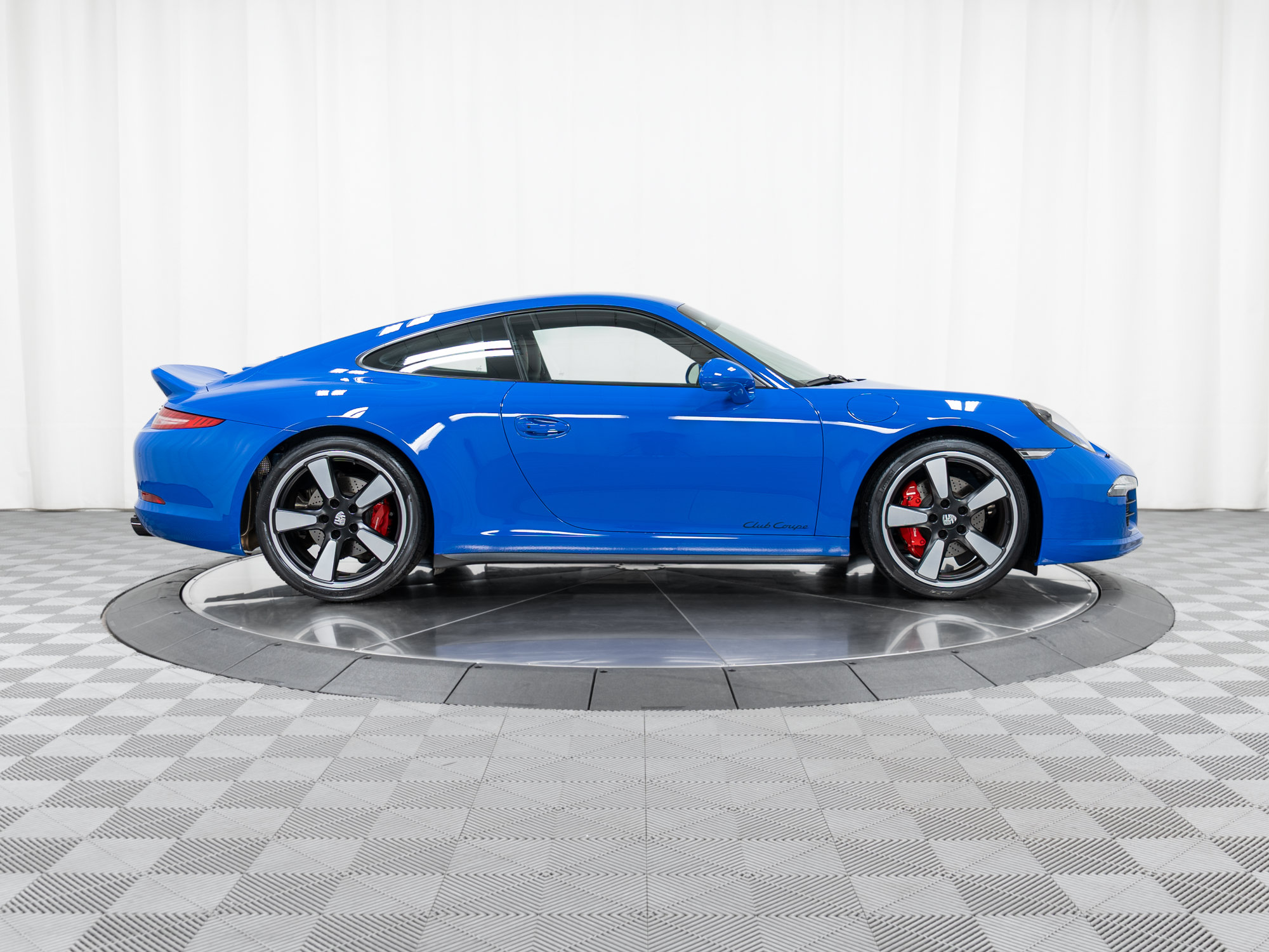 Certified 2016 Porsche 911 Carrera GTS RWD image 8