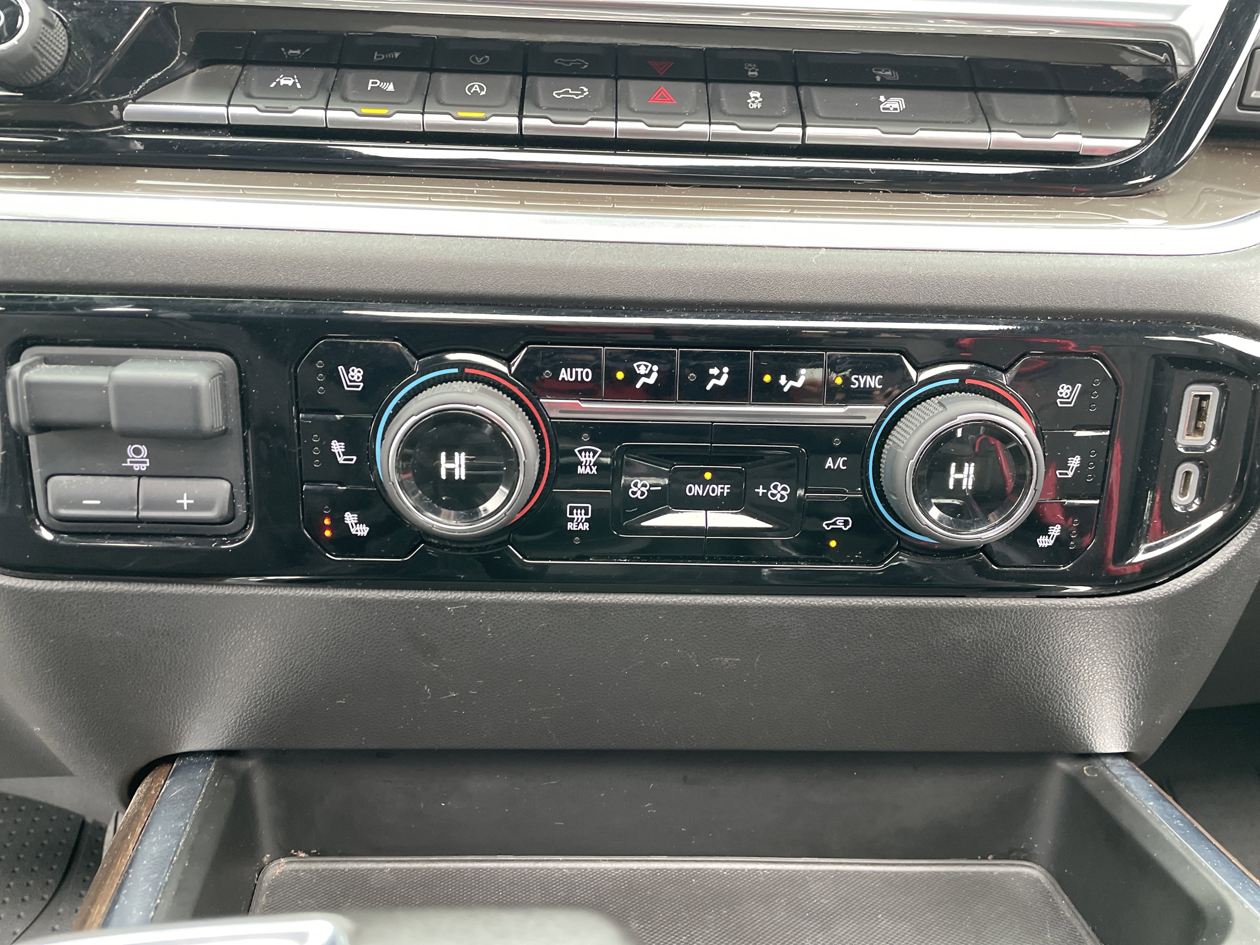 Certified 2022 Chevrolet Silverado 1500 High Country w/ High Country Premium Package image 45