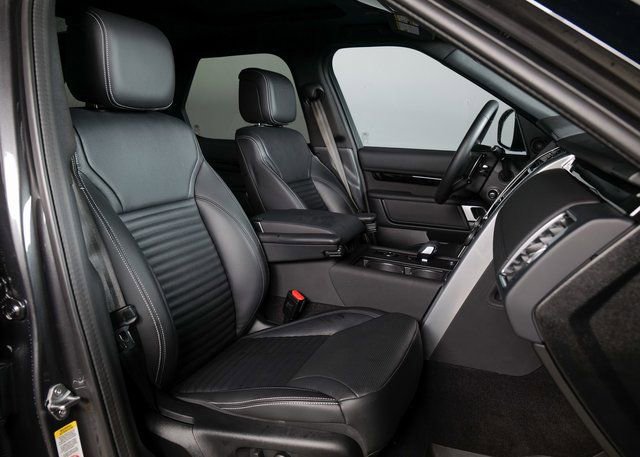 Used 2025 Land Rover Discovery S AWD/4WD image 3