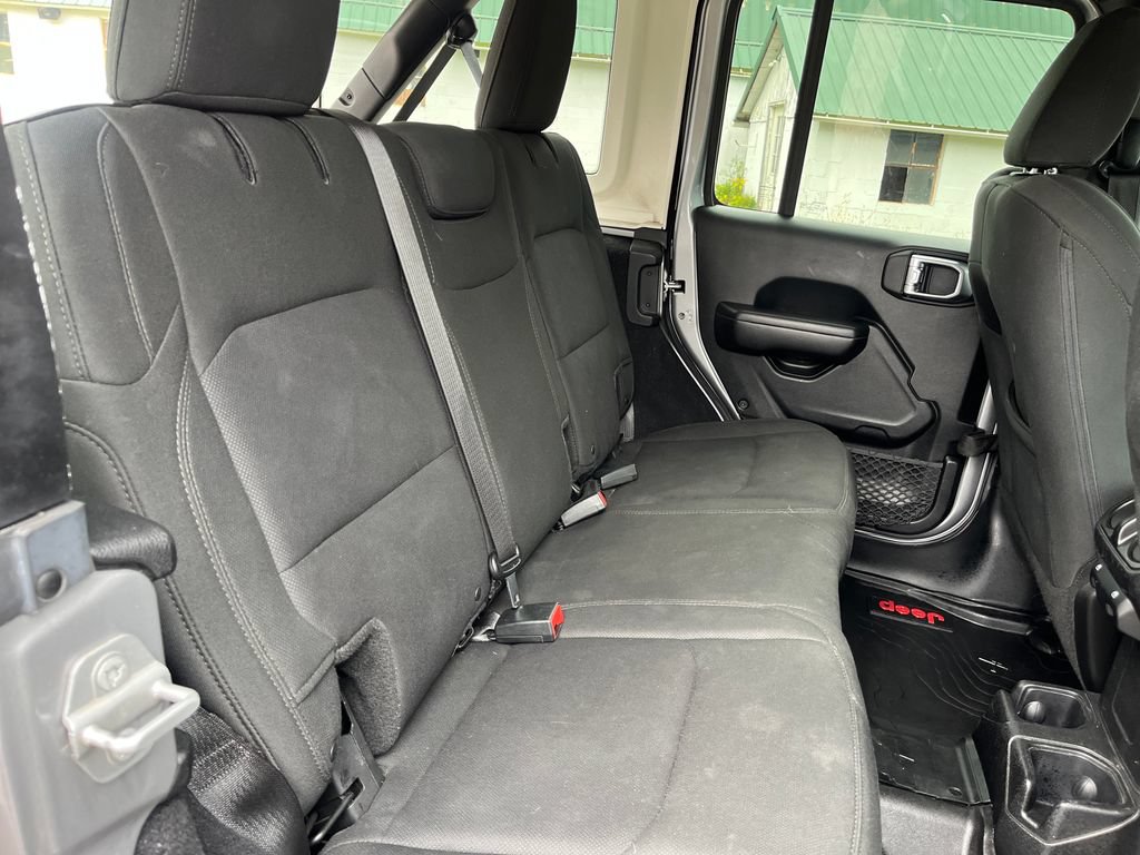 Used 2018 Jeep Wrangler Unlimited Sport S AWD/4WD image 32