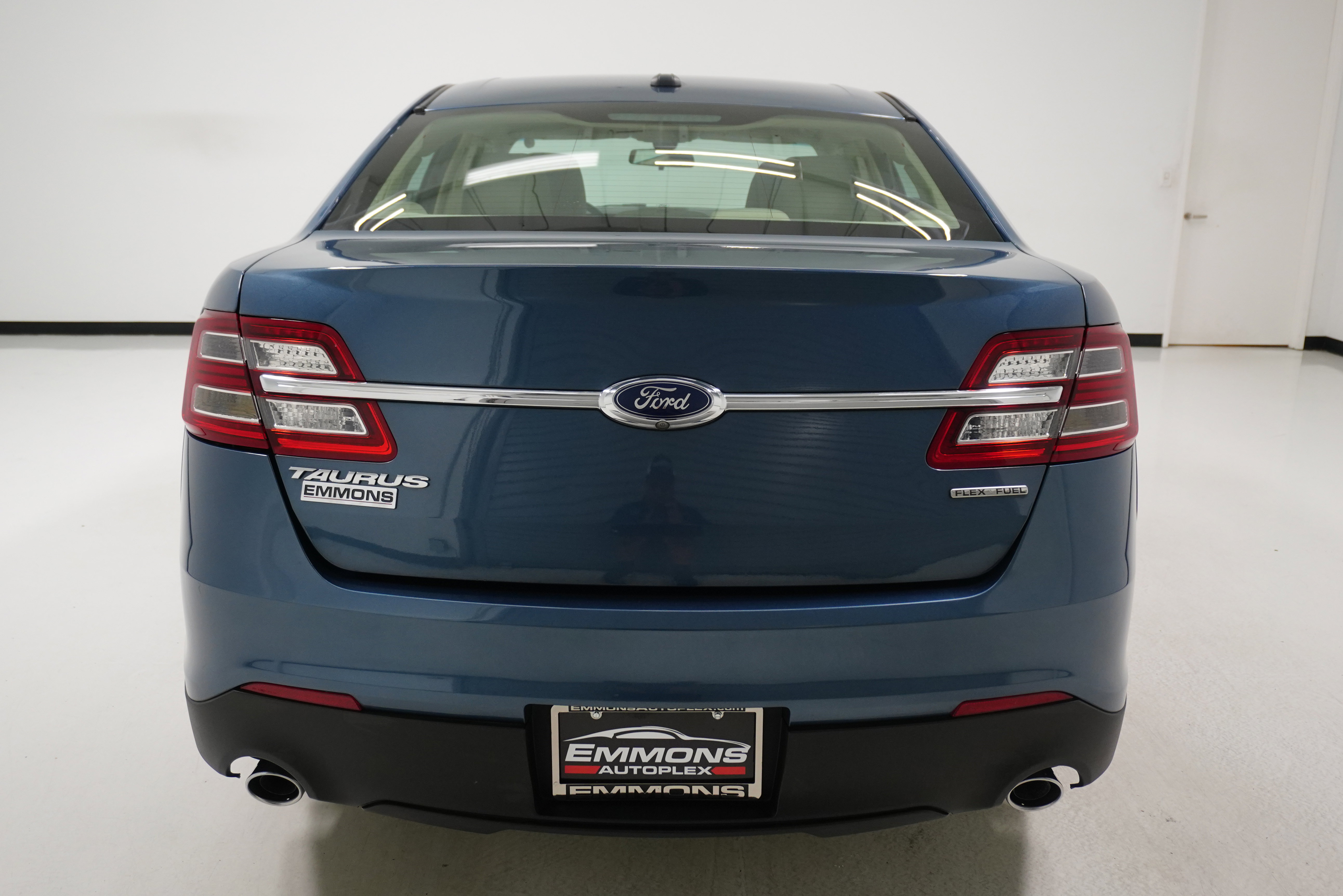 Used 2018 Ford Taurus SE image 5