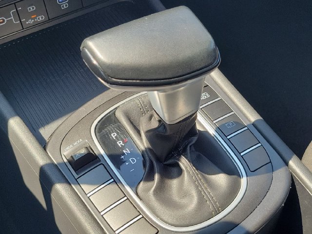 Used 2025 Hyundai Kona SEL FWD image 35