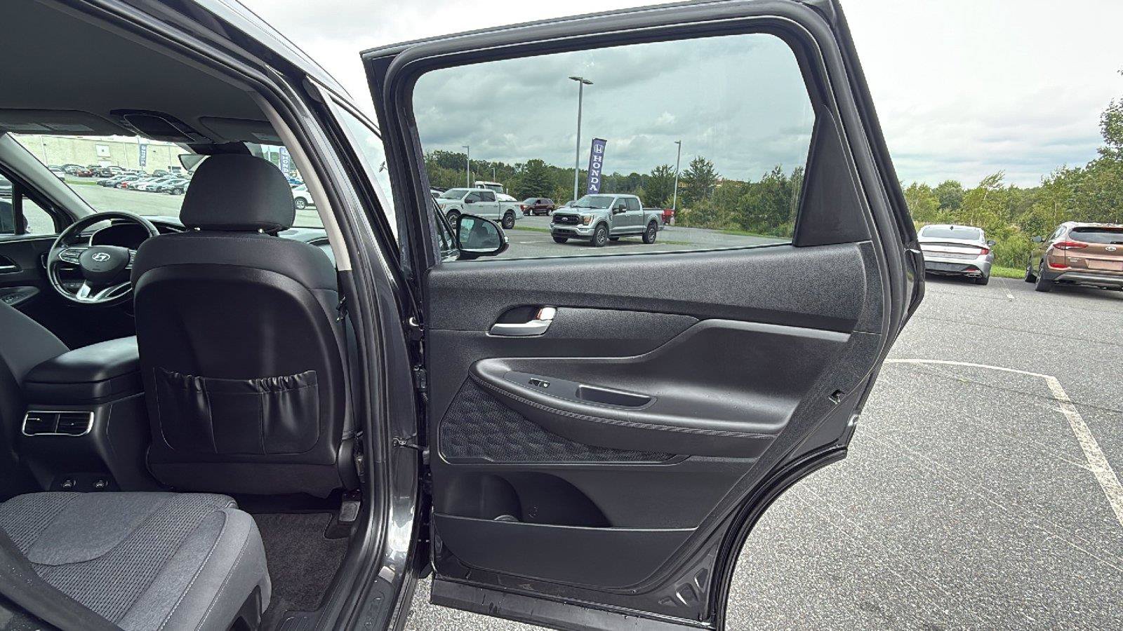 Certified 2023 Hyundai Santa Fe SEL w/ Cargo Package AWD/4WD image 18