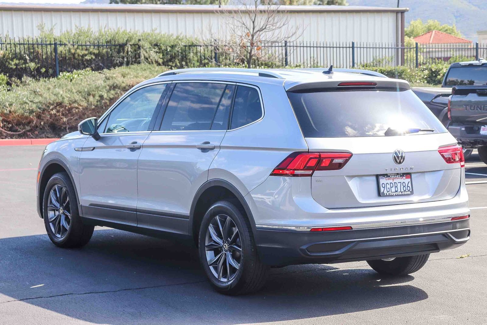 Used 2024 Volkswagen Tiguan SE FWD image 5