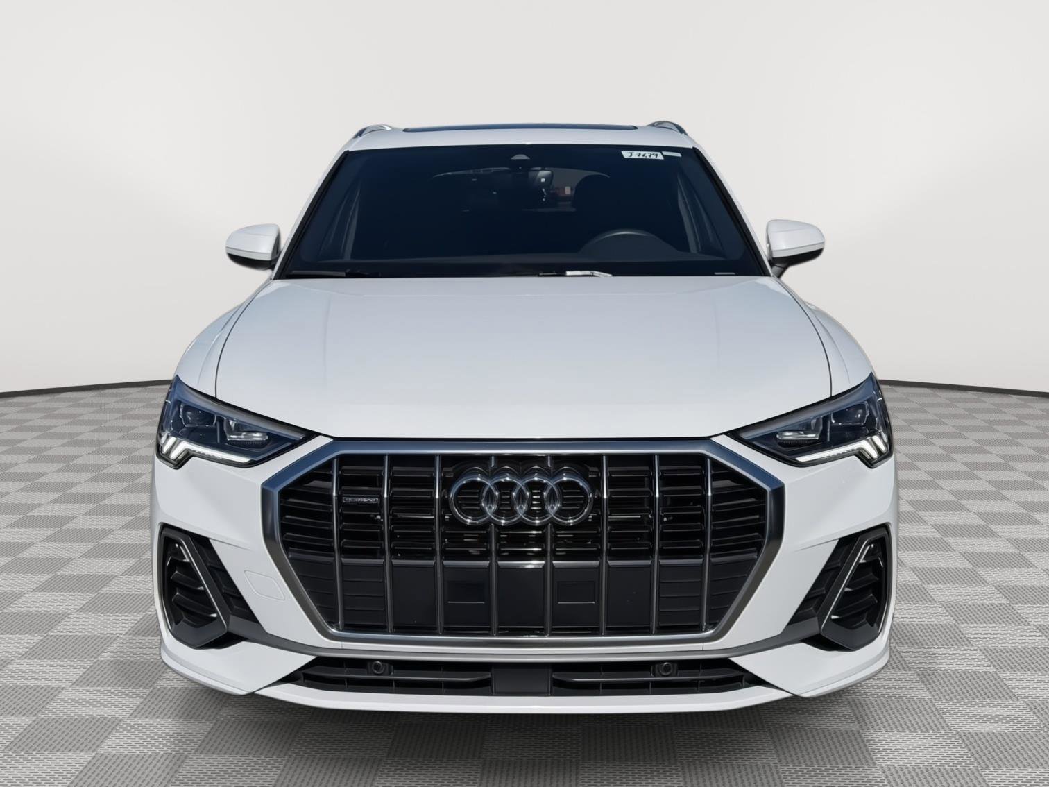 Used 2023 Audi Q3 2.0T Premium w/ Convenience Package image 2