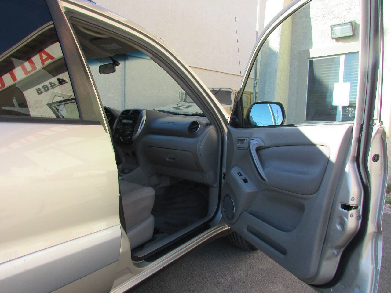 Used 2005 Toyota RAV4 2WD image 18