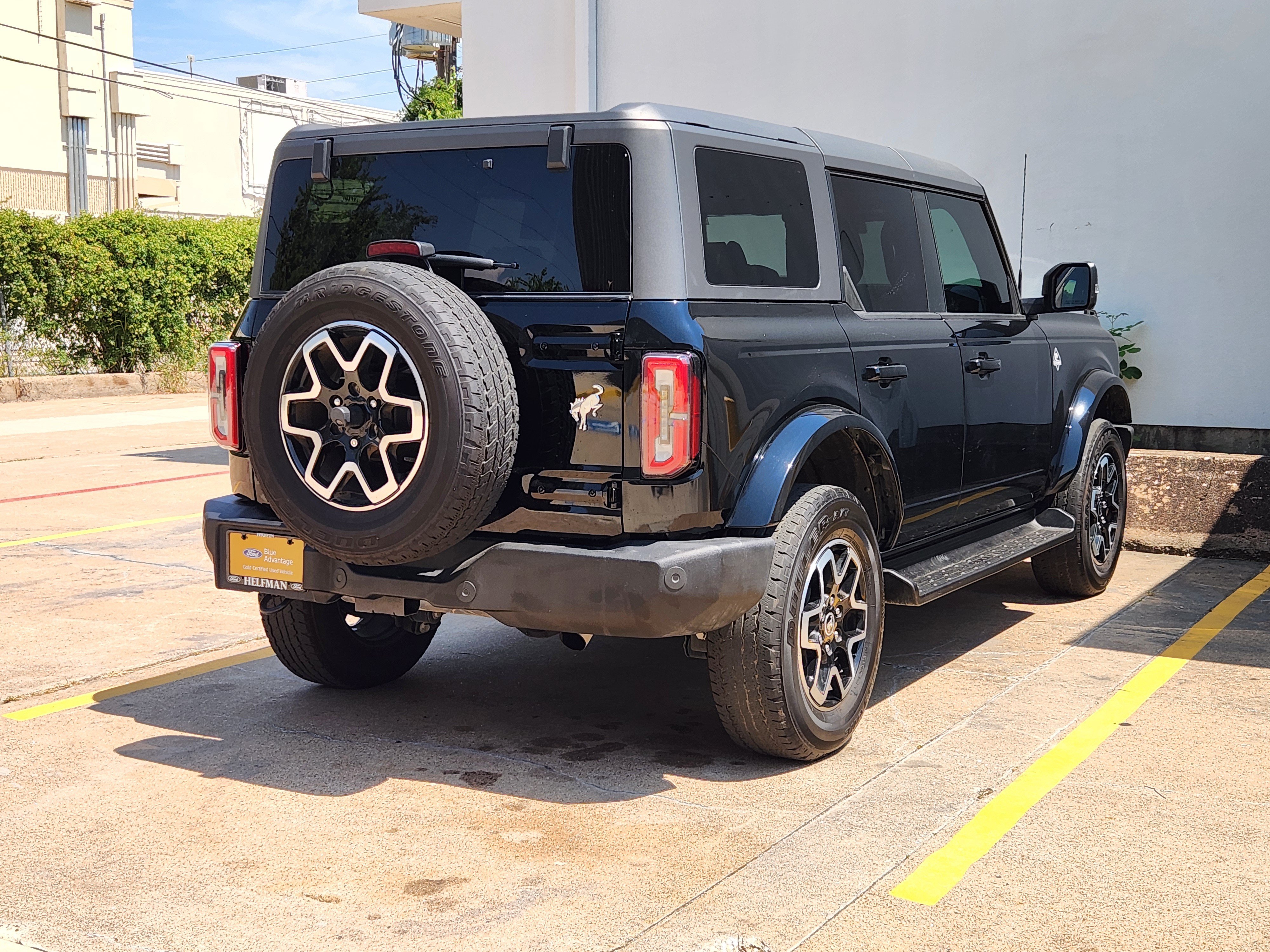 Used 2025 Ford Bronco Outer Banks AWD/4WD image 3