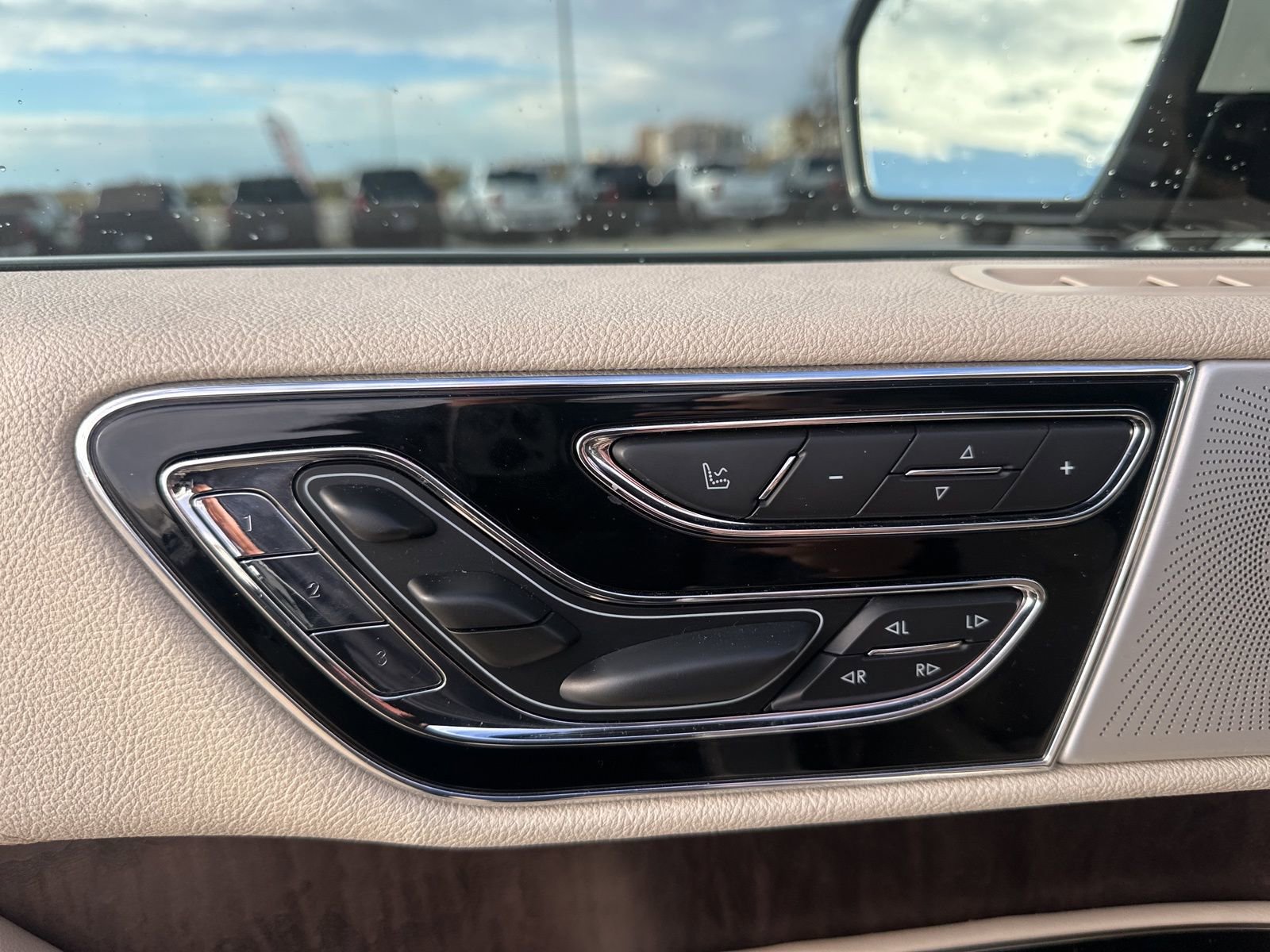 Used 2020 Lincoln Navigator Reserve w/ Equipment Group 208A Reserve image 12