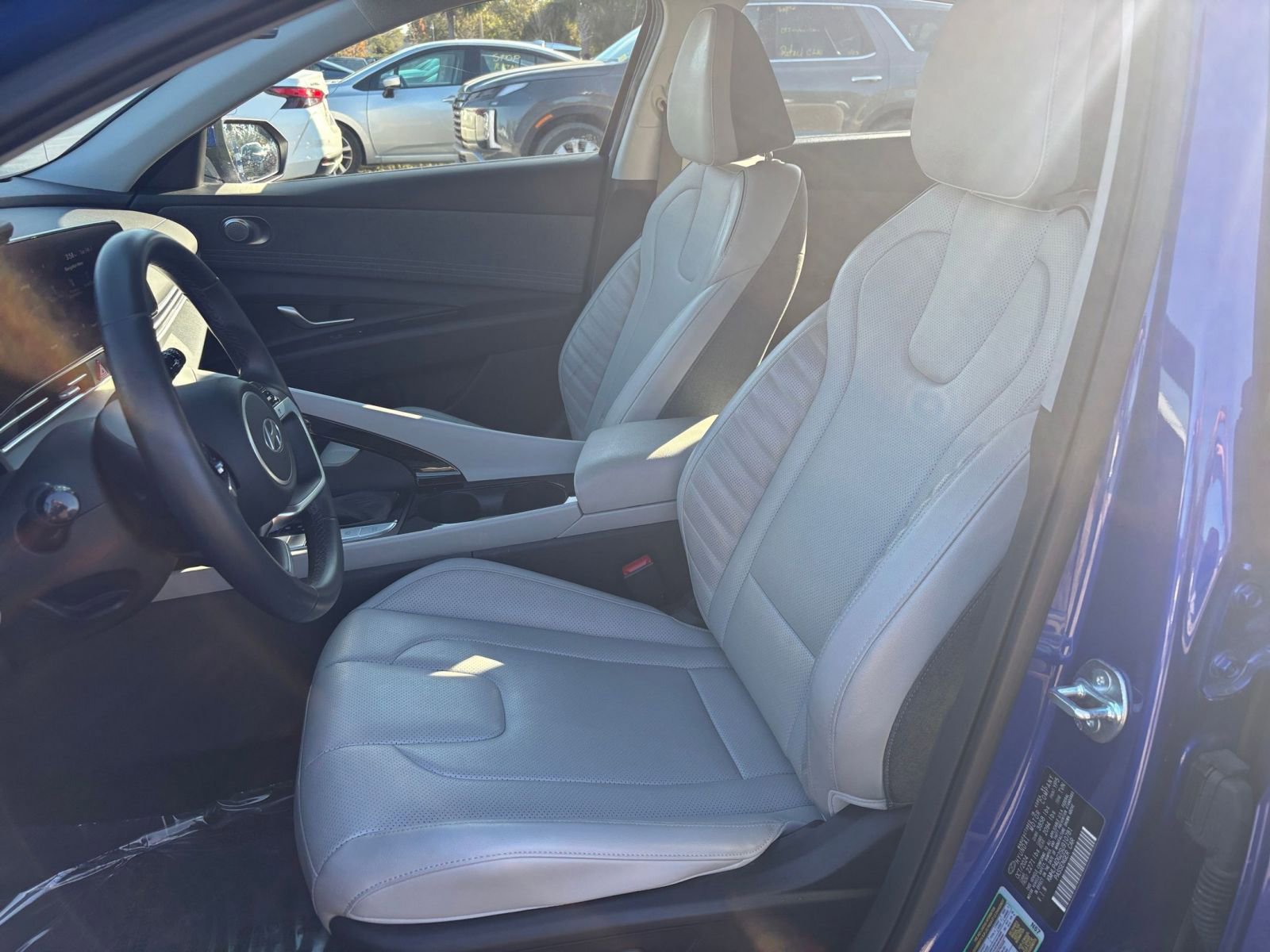 Used 2025 Hyundai Elantra Limited image 39