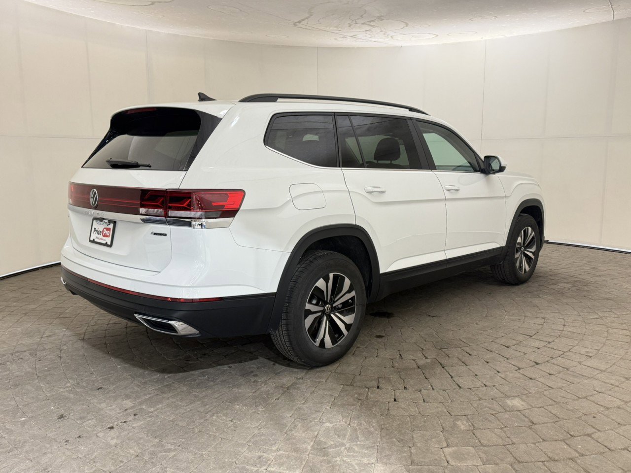 Used 2025 Volkswagen Atlas SE image 8