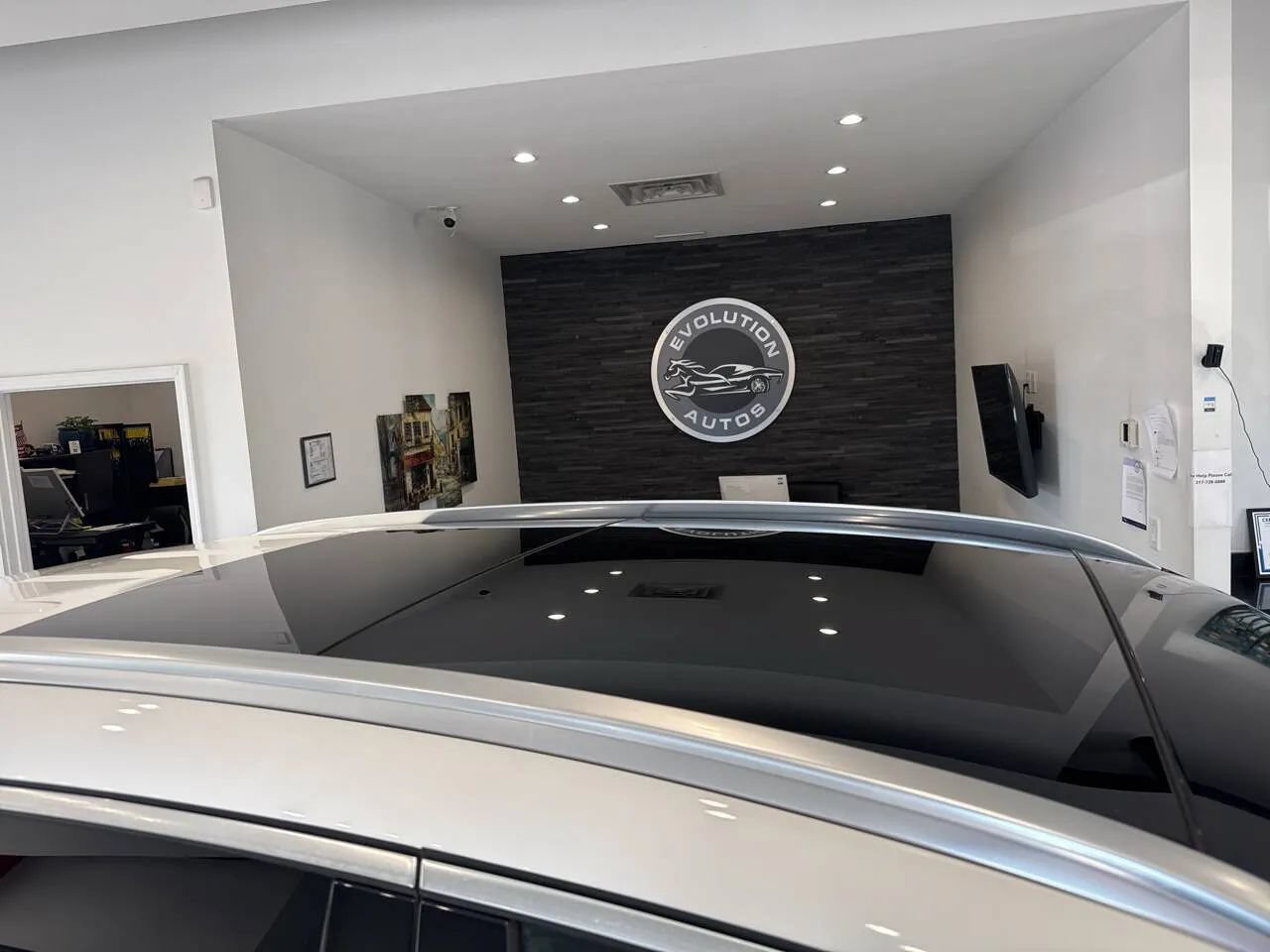 Used 2018 Mercedes-Benz GLC 300 4MATIC w/ Premium Package image 16
