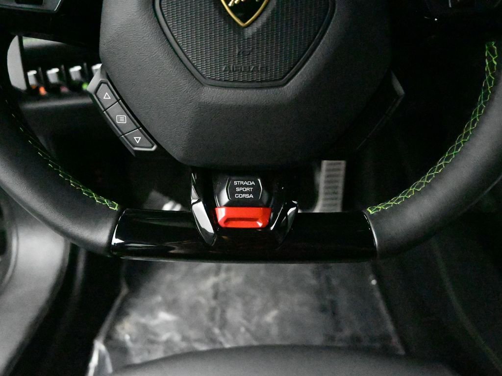 Used 2023 Lamborghini Huracan EVO image 21