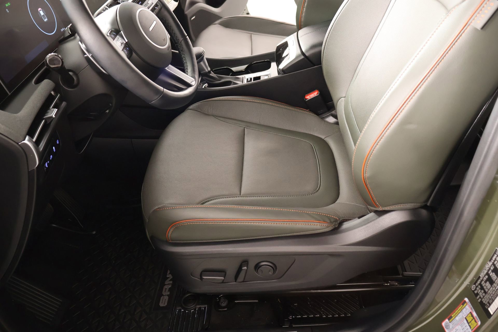 Certified 2025 Hyundai Santa Cruz Limited AWD/4WD image 12
