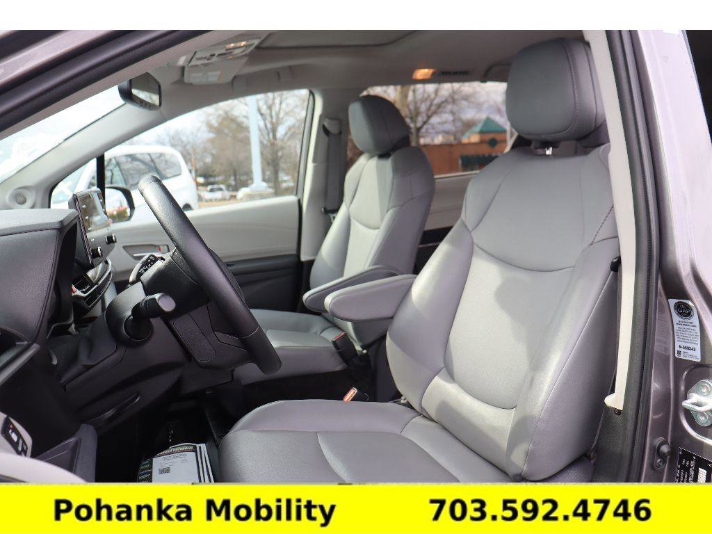 Used 2021 Toyota Sienna XLE w/ XLE Plus Package image 21