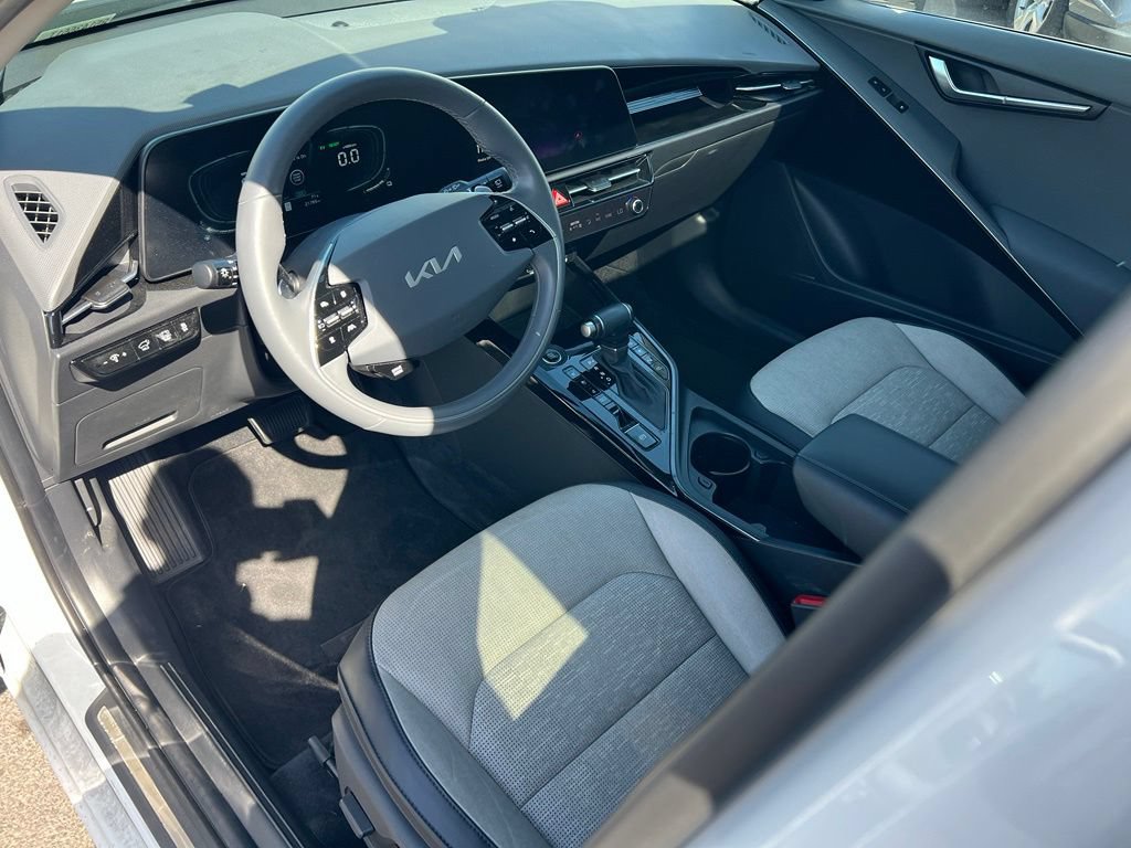 Certified 2024 Kia Niro FWD image 15