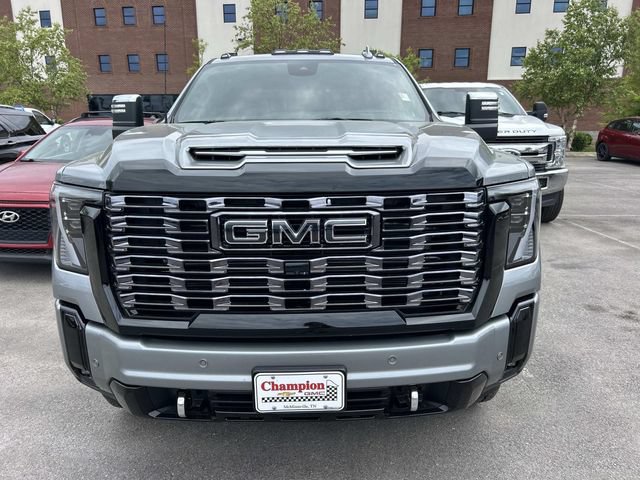 Used 2026 GMC Sierra 2500 Denali Ultimate w/ LPO, Black Badging Package AWD/4WD image 2