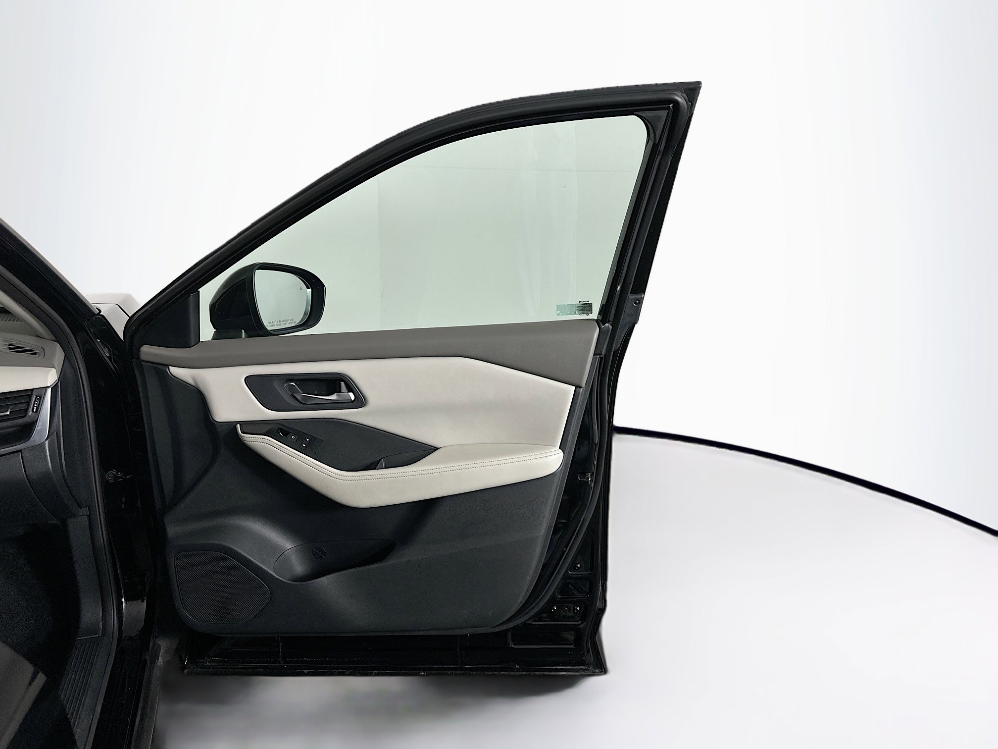 Used 2025 Nissan Rogue SV image 33