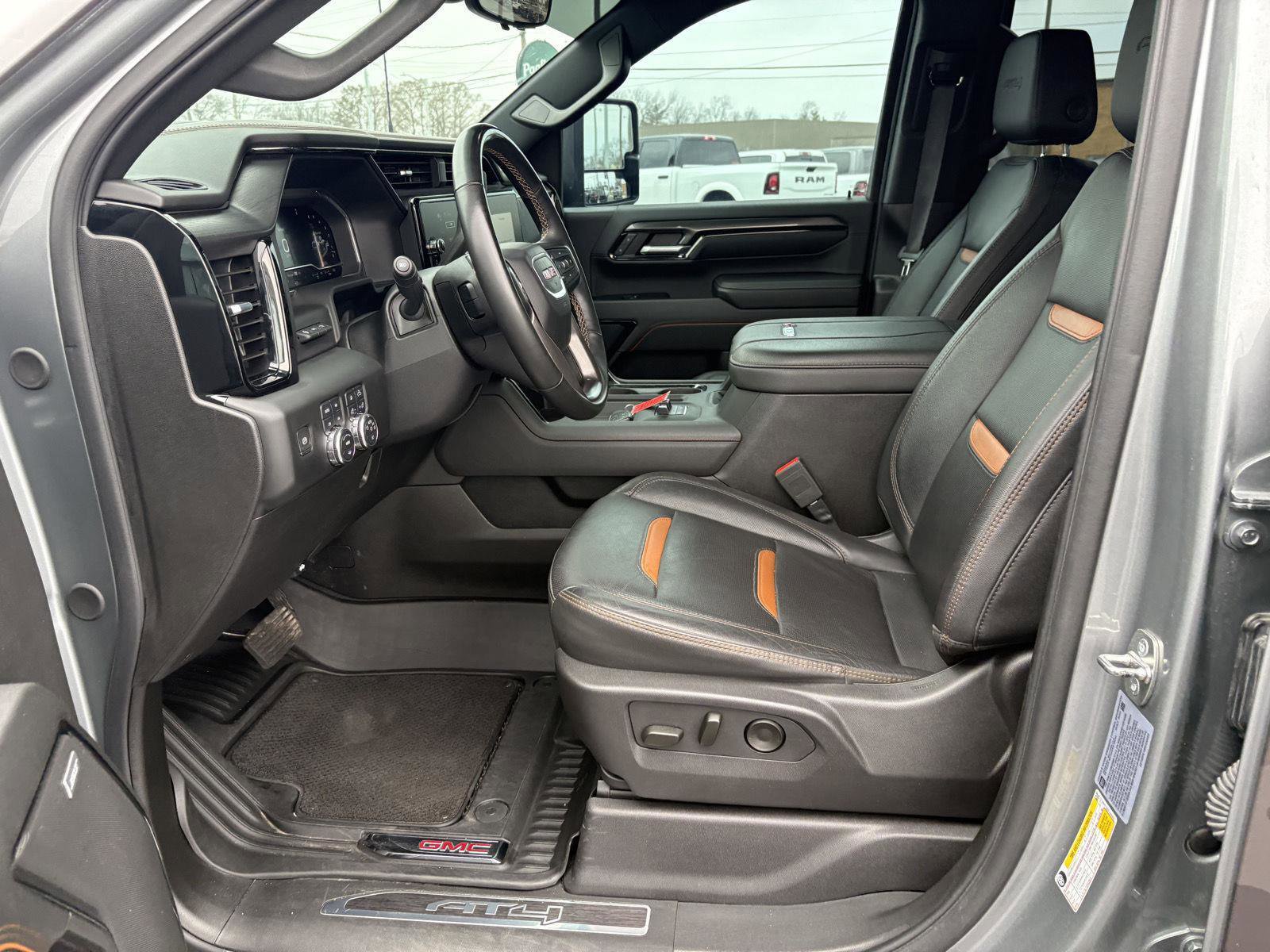 Used 2024 GMC Sierra 2500 AT4 w/ AT4 Premium Plus Package image 4