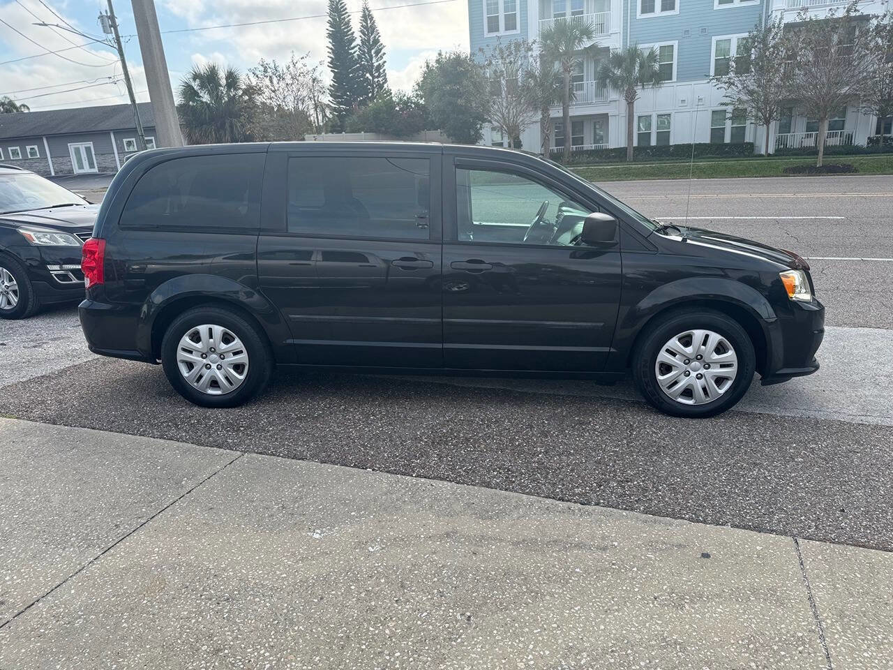 Used 2013 Dodge Grand Caravan American Value Package w/ UConnect Hands-Free Group FWD image 9