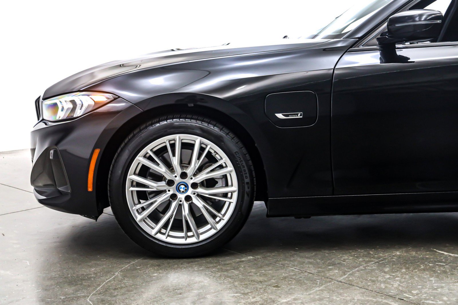 Used 2023 BMW 330e w/ Convenience Package image 11
