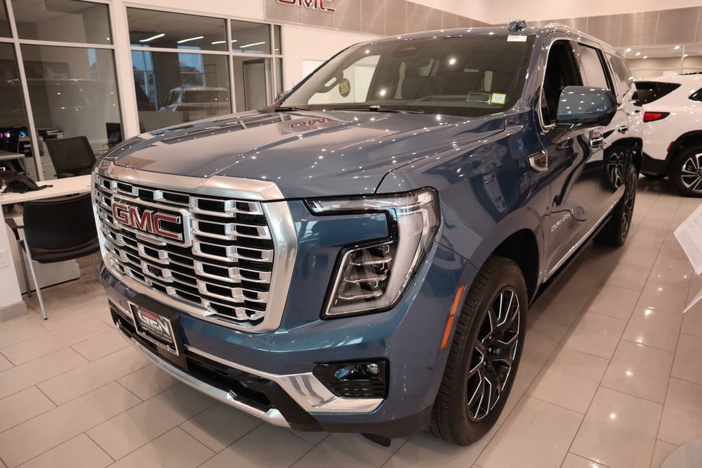Used 2025 GMC Yukon XL Denali w/ Denali Reserve Package AWD/4WD image 6