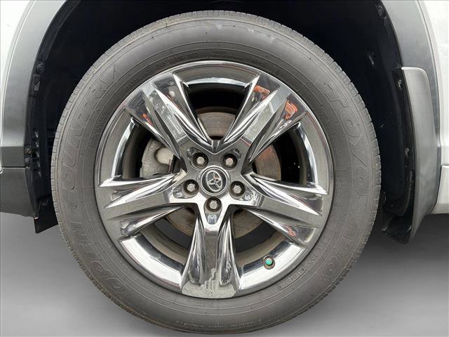 Used 2017 Toyota Highlander Limited Platinum image 9