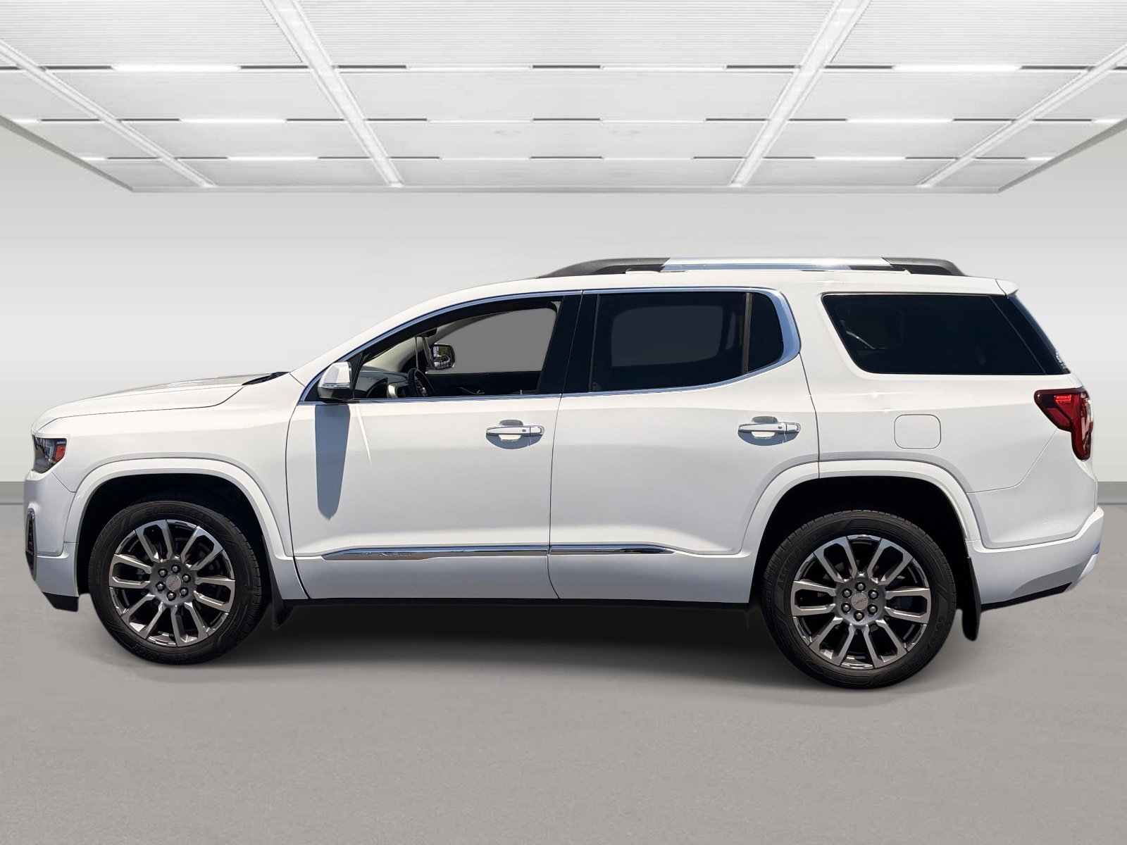 Used 2021 GMC Acadia Denali w/ Denali Technology Package FWD image 2