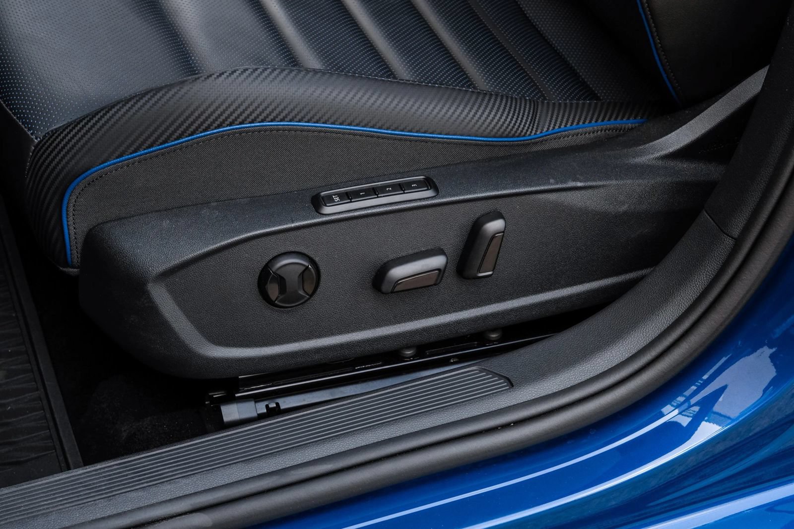 Used 2024 Volkswagen Golf R AWD/4WD image 35