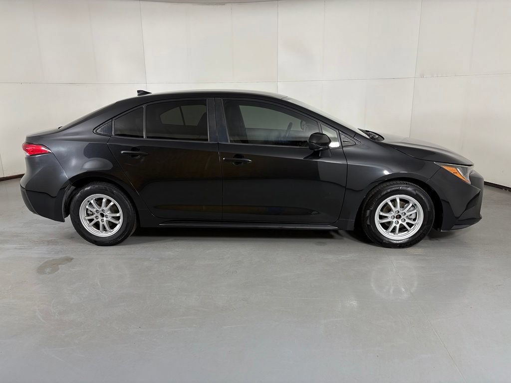 Used 2022 Toyota Corolla LE w/ Carpet Mat Package (TMS) FWD image 9
