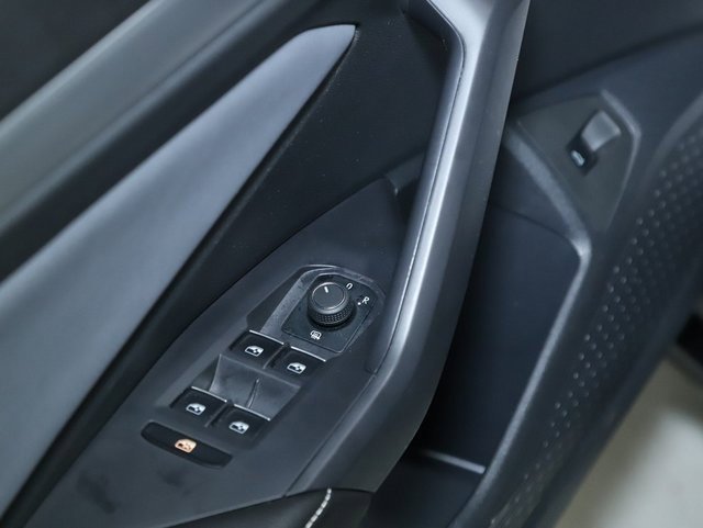 Used 2025 Volkswagen Jetta SE w/ Sunroof Package image 16