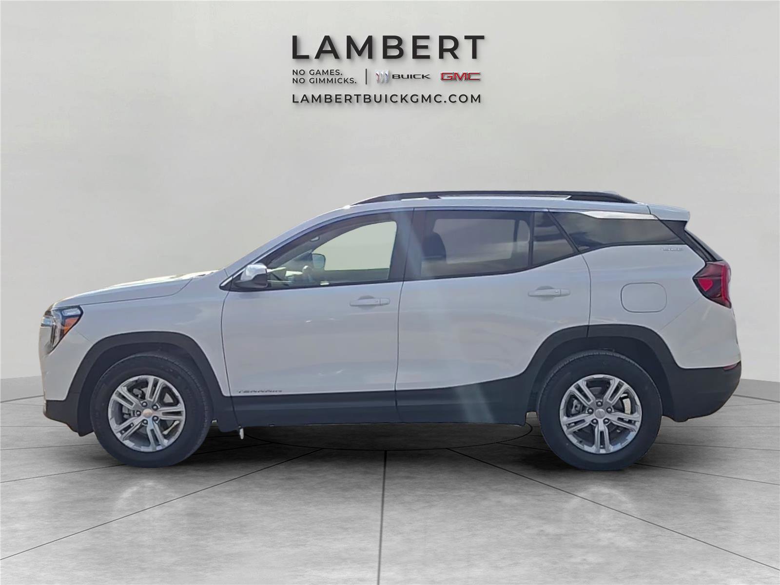 Used 2022 GMC Terrain SLE w/ Driver Convenience Package image 2