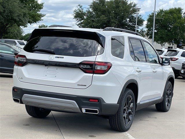 Certified 2025 Honda Pilot Touring image 4