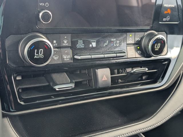 Used 2024 Toyota Highlander LE FWD image 20