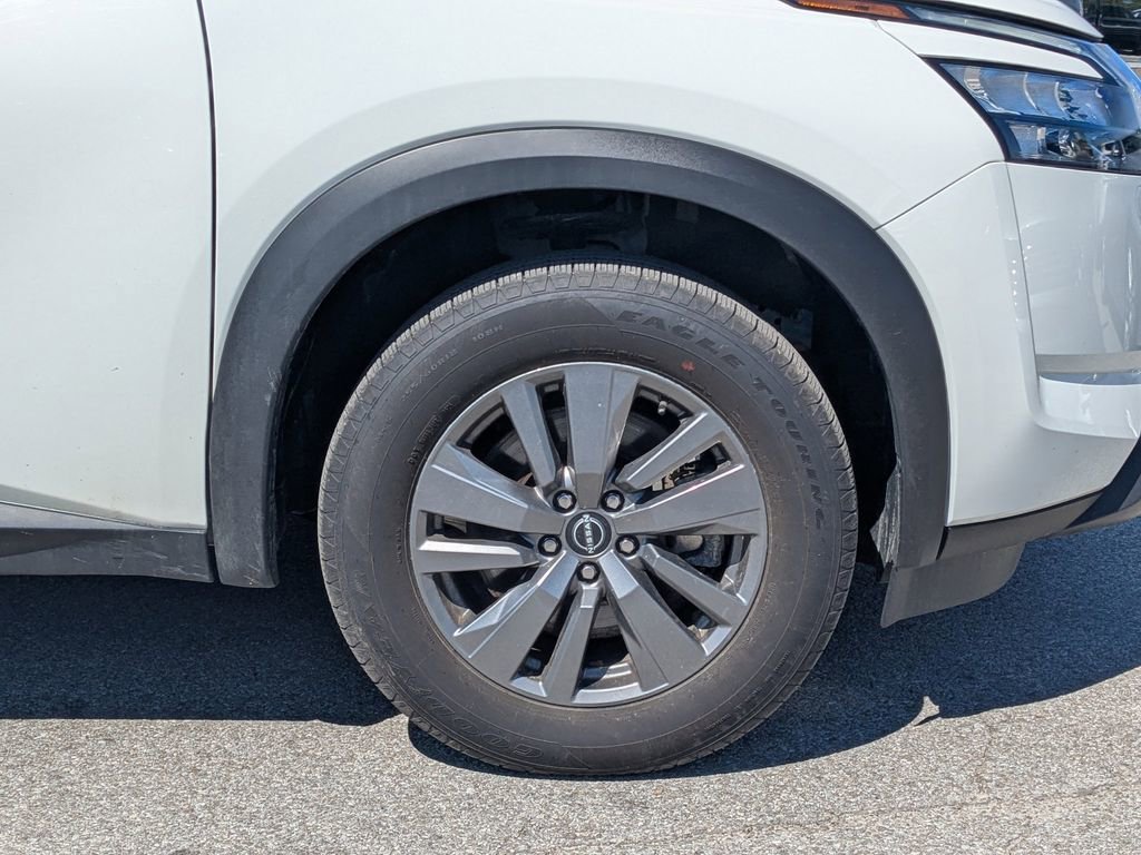 Used 2025 Nissan Pathfinder SV image 10