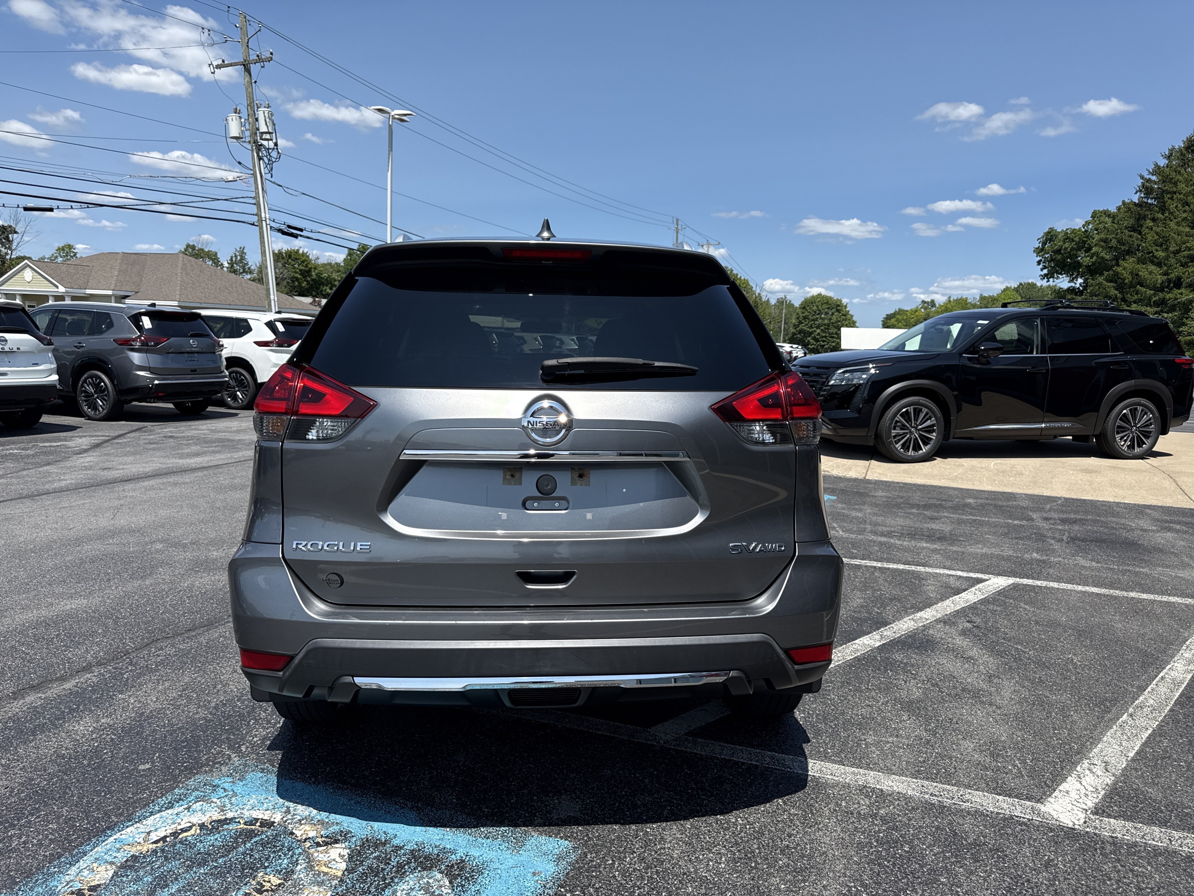 Used 2018 Nissan Rogue SV AWD/4WD image 9