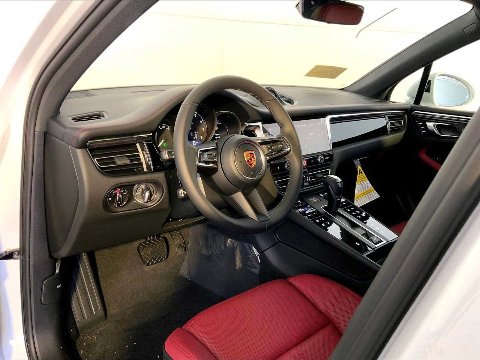 New 2026 Porsche Macan AWD/4WD image 4